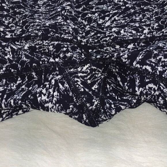 Lululemon Wunder Under Hi-Rise Pant size 2 color White/Black - Picture 3 of 7